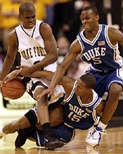 Paul, Duhon and Ewing scramble for the ball